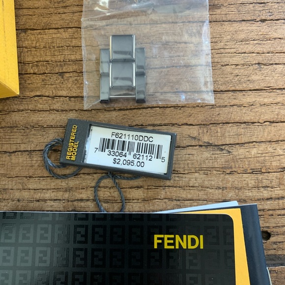 Fendi diamond watch main image 9